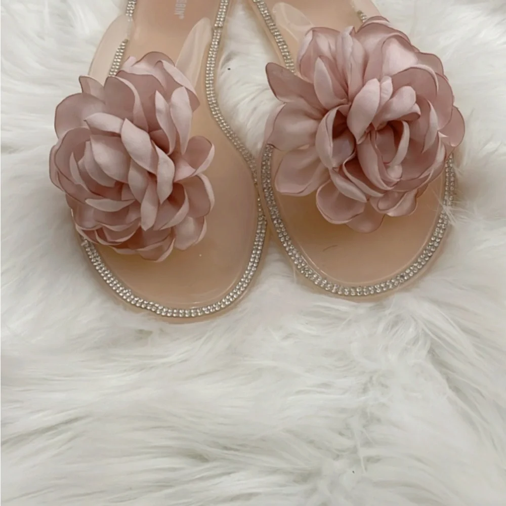 Sandals - Picture 1 of 3